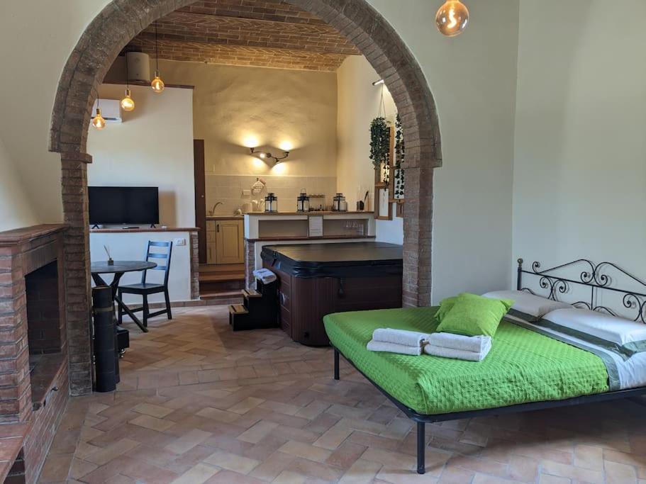 Relax Nella Jacuzzi In Toscana Colle di Val d'Elsa Exterior photo