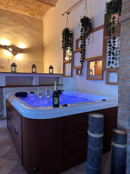 Relax Nella Jacuzzi In Toscana Colle di Val d'Elsa Exterior photo